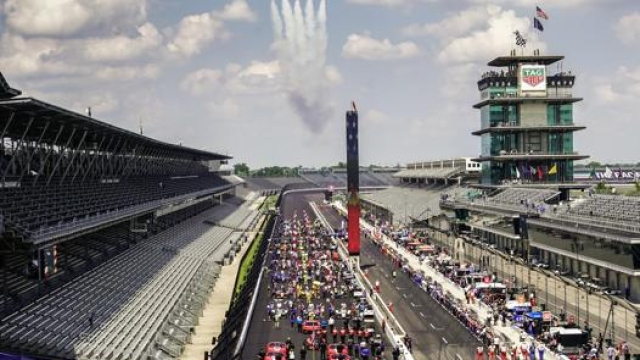 La griglia della Indy 500 del 2020, vinta dall’ex F.1 Takuma Sato. Epa
