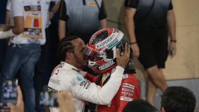 I complimenti di Lewis Hamilton a Charles Leclerc. Lapresse