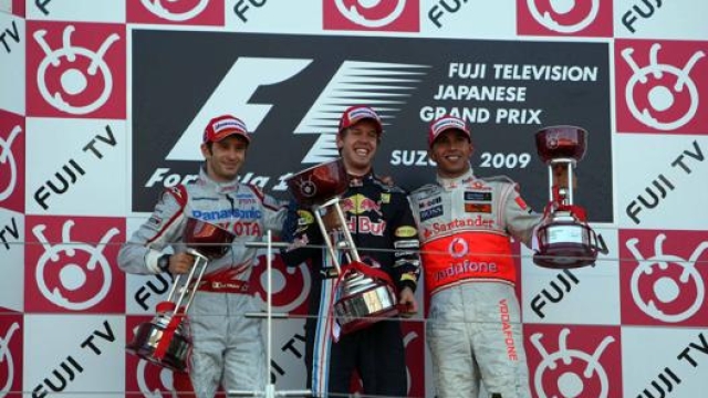 Il podio del GP del Giappone 2009: Jarno Trulli (secondo), Sebastian Vettel (primo) e Lewis Hamilton (terzo). LaPresse