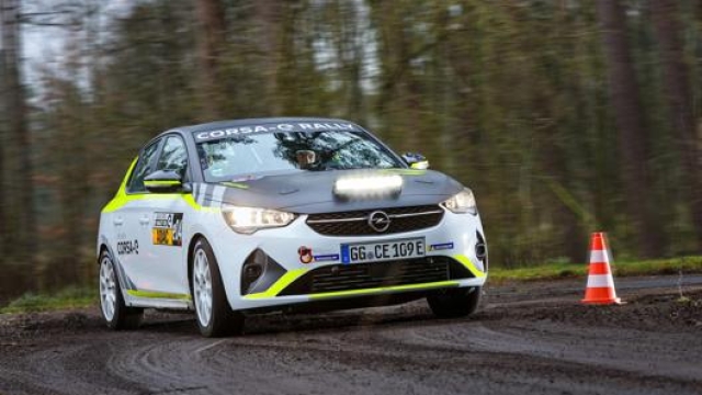 Opel Corsa-e a zero emissioni nella conformazione per i rally