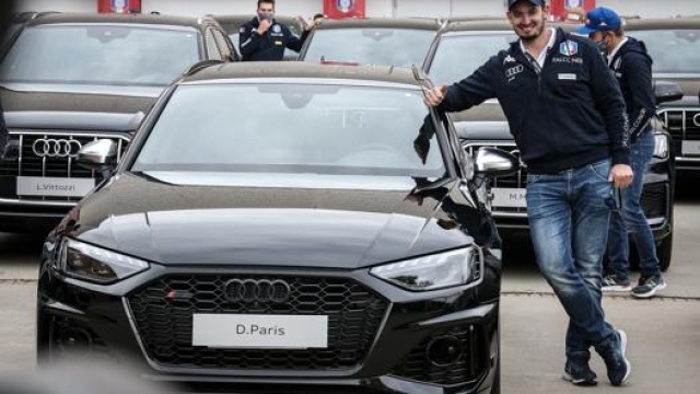 Dominik Paris nel giorno in cui Fisi e Audi hanno consegnato le nuove auto agli atleti della nazionale selezionati