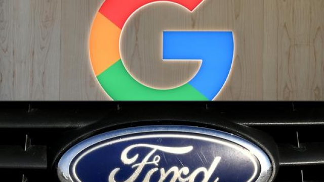 I loghi Google e Ford. Afp