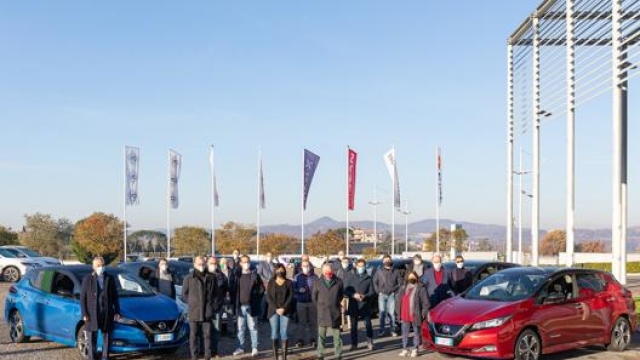 Gli istruttori del Centro di guida sicura Aci-Sara di Vallelunga hanno mostrato in pista le qualità della Nissan Leaf