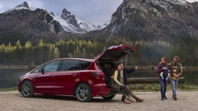 Ford S-Max è la vettura ideale per le famiglie che amano viaggiare