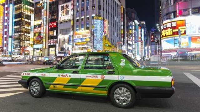 Il Giappone va verso l’eliminazione dei motori termici per le automobili
