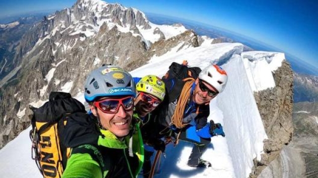 Matteo Della Bordella, Luca Moroni e Matteo Pasquetto dopo aver aperto una nuova via sulla parete Est delle Jorasses sul Monte Bianco