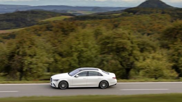 Nuova Mercedes Classe S, al lancio con motorizzazioni turbodiesel o benzina mild-hybrid, tutte 3 litri con 6 cilindri in linea
