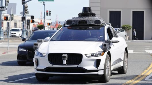 La guida autonoma Waymo in azione sulle strade di San Francisco, in California. Epa