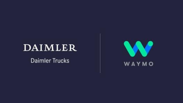 Daimler fornirà i Tir sui quali verrà testato il sistema a guida autonoma di Waymo