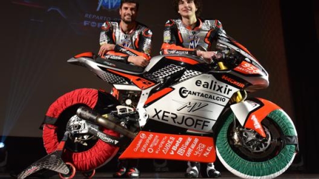 Simone Corsi e Lorenzo Baldassarri con la moto 2021