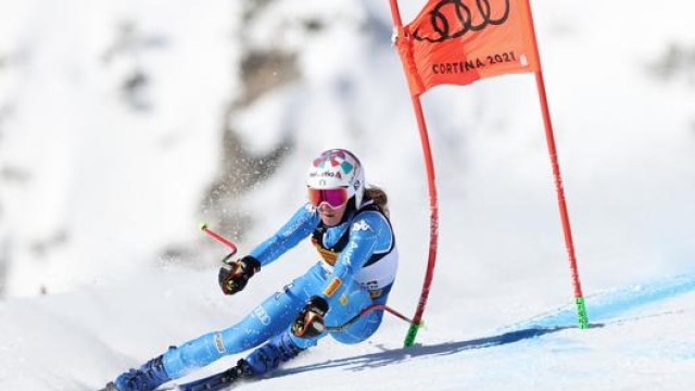 Marta Bassino in azione sulle piste di Cortina. Getty