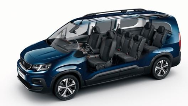 Il nuovo Peugeot e-Rifter sarà disponibile in due varianti: Standard e Long, fino a 7 posti