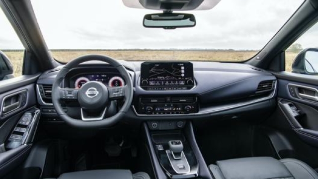 Nissan Qashqai dispone di cruscotto digitale da 12,3’’, lo schermo centrale da 9’’ e l’head-up display da 10,8’’