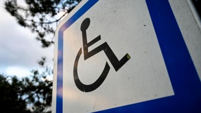 Brutta esperienza per una donna che ha trovato il posto disabili occupato da un non avente diritto