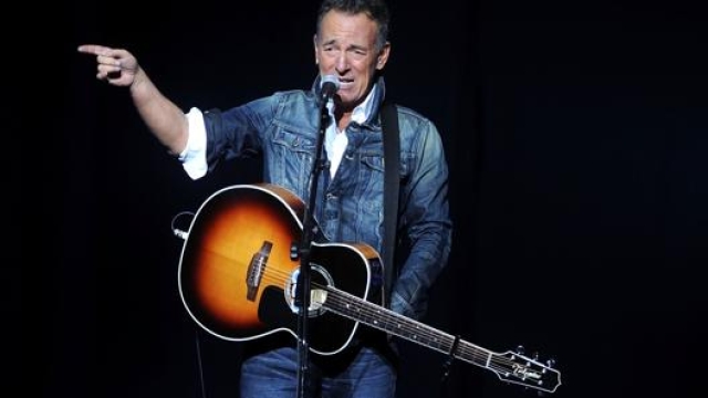 Bruce Springsteen, 71 anni, durante un’esibizione. Ap