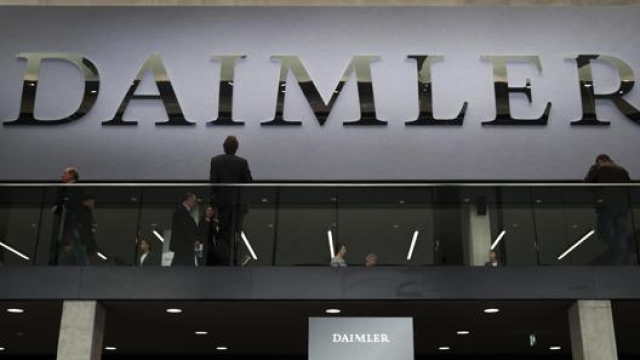 Riorganizzazione di Daimler in due società: una si occuperà di auto e van, l’altra di mezzi pensanti. Epa