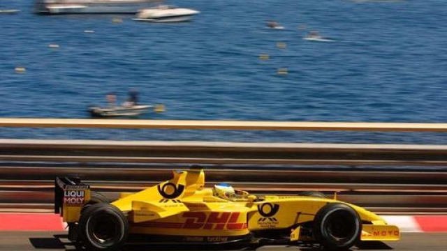 Giancarlo Fisichella a Monaco, con la EJ12