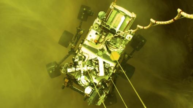 Una foto di Perseverance, il rover elettrico della Nasa su Marte. Epa