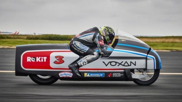Con Biaggi in sella la Wattman è diventata la moto elettrica più veloce del Mondo: ben 408 km/h