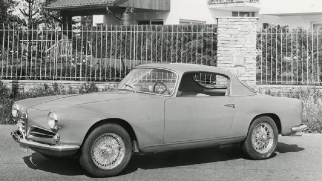 Nel 1951 fu lanciata la versione coupé sportiva denominata "Sprint", realizzata dalla carrozzeria Touring e spinta da un motore potenziato che erogava poco meno di 100 Cv