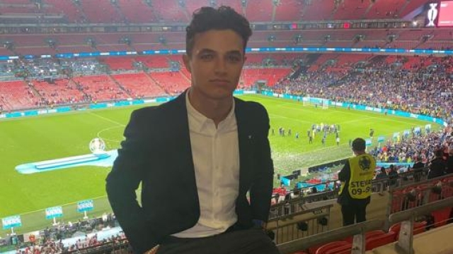 Lando Norris, 21 anni, all'interno dello stadio di Wembley poco prima del furto