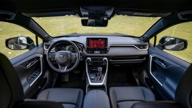 Gli interni di Toyota Rav4 Plug-in Hybrid