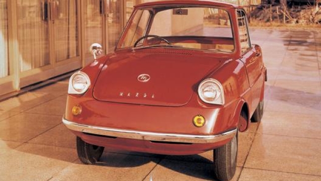 La Mazda R360 Coupe del 1960, primo vettura prodotta dal costruttore giapponese, erogava una potenza di 16 cavalli