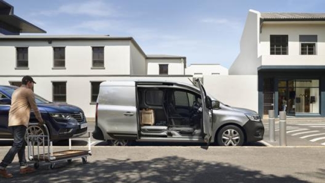 Furgoni N1 come il nuovo Renault Kangoo ad uso aziendale “conto terzi”  sono destinati al trasporto di merci nell’attività d’impresa