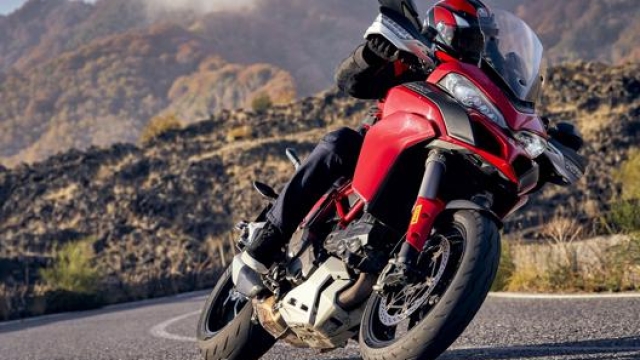 Il Diablo Rosso è il pneumatico supersportivo pensato per i motociclisti dallo stile di guida dinamico