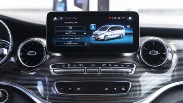 La gestione intelligente permette di ottimizzare l’efficienza del veicolo attraverso il sistema di infotainment Mbux e l’app Mercedes me