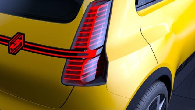 Tornano i celebri gruppi ottici a sviluppo verticale della Renault 5