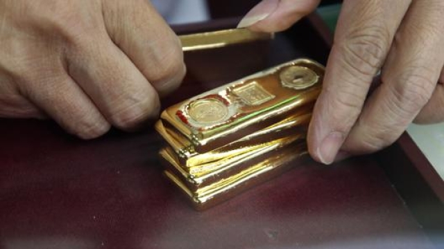 Alle quotazioni attuali l’oro viene oltre 45 mila euro al chilo. Epa