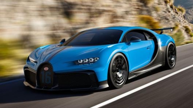 La Bugatti Chiron parte da quasi 3 milioni di euro. In foto la Pure Sports