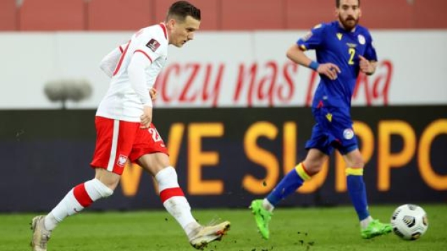 Piotr Zielinski in azione con la maglia della Polonia. Epa