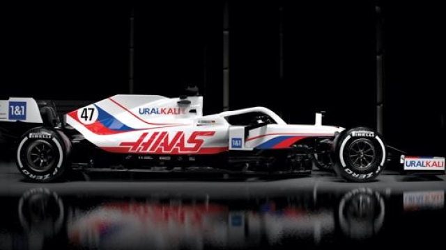 La vist laterale della nuova Haas F1