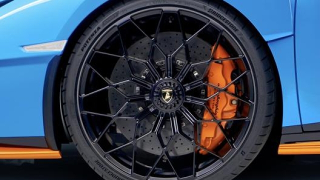 Bridgestone Potenza Sport è il primo equipaggiamento della Lamborghini Huracán Super Trofeo Omologata