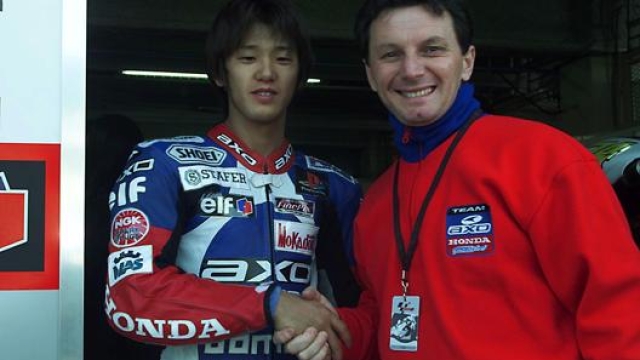 Daijiro Kato con Fausto Gresini nel 2000. Jamotte