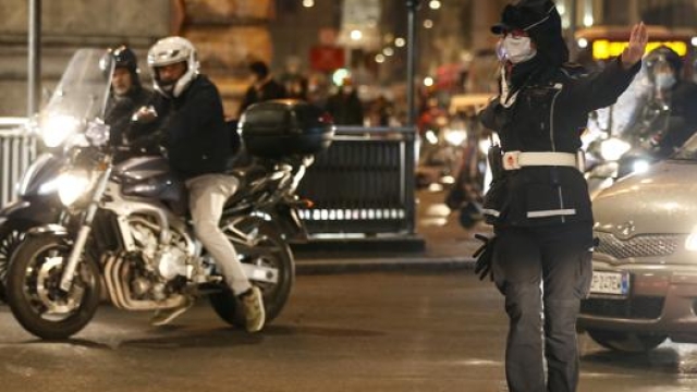 In moto e in scooter per le strade di Roma