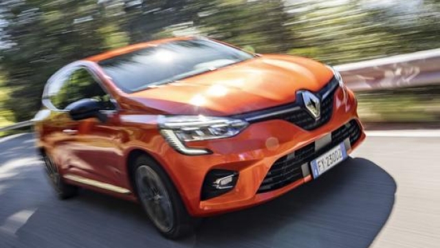 La Renault Clio benzina parte da 15.050 euro, con l’incentivo scende a 11.550 euro se si rottama una vecchia auto