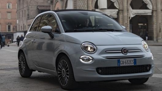 La Fiat 500 ibrida parte da 15.350 euro, con l’incentivo scende a 11.850 euro se si rottama una vecchia auto