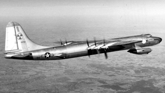 Il Convair NB-36H. Si noti il simbolo sulla coda