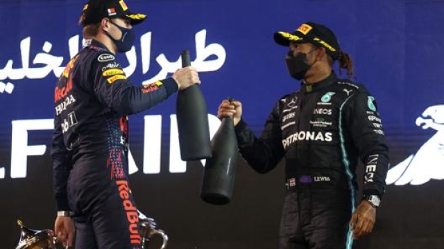 Verstappen e Hamilton sul podio di Sakhir. Afp
