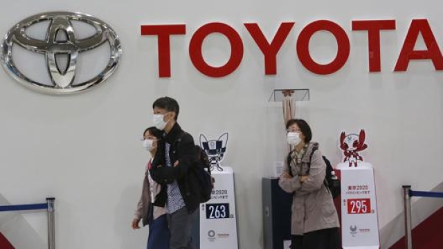 Un concessionario Toyota a Tokyo. Ap