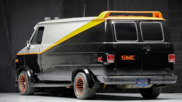 Il Gmc Vandura aveva un gemello nello Chevrolet Van, da cui Hollywood è partita per realizzare i sei furgoni da esibizione in vista dei tour.