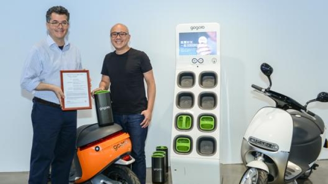 Gli scooter elettrici della Gogoro hanno batterie standard ricaricabili