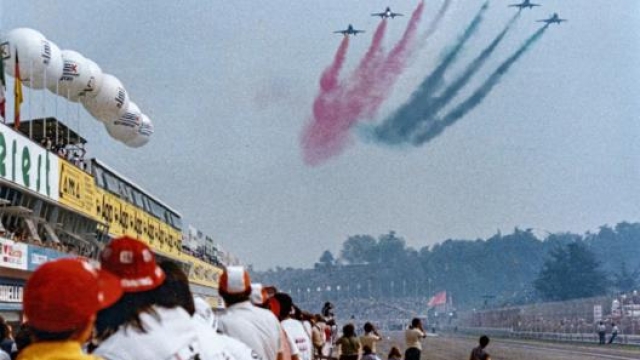 14 settembre 1980: i G91 delle Frecce Tricolori sul circuito di Imola, nel primo e unico GP d’Italia iridato a non disputarsi a Monza