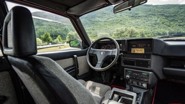 Gli interni della Alfa Romeo 75 Turbo Evoluzione