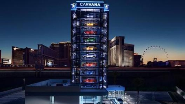 Una torre di auto Carvana