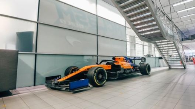 Una McLaren 'posteggiata' nella sede di Woking