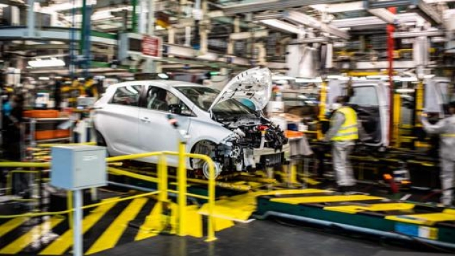 Nella fabbrica di Flins vengono costruite Renault Zoe e Nissan Micra. Afp
